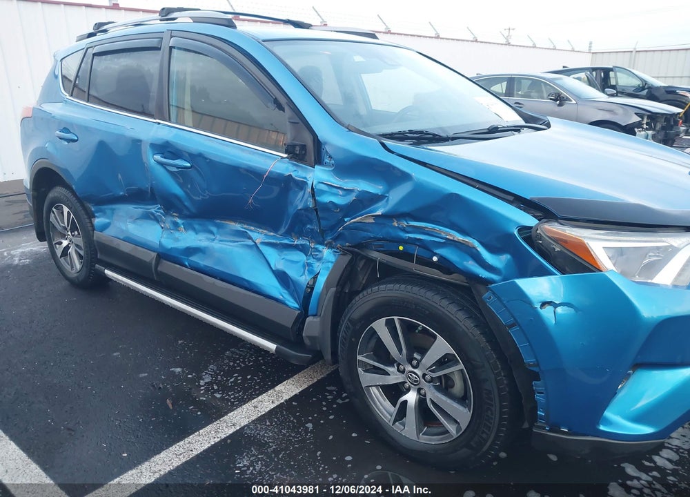 2017 TOYOTA RAV4 XLE VIN: JTMRFREV7HJ107423