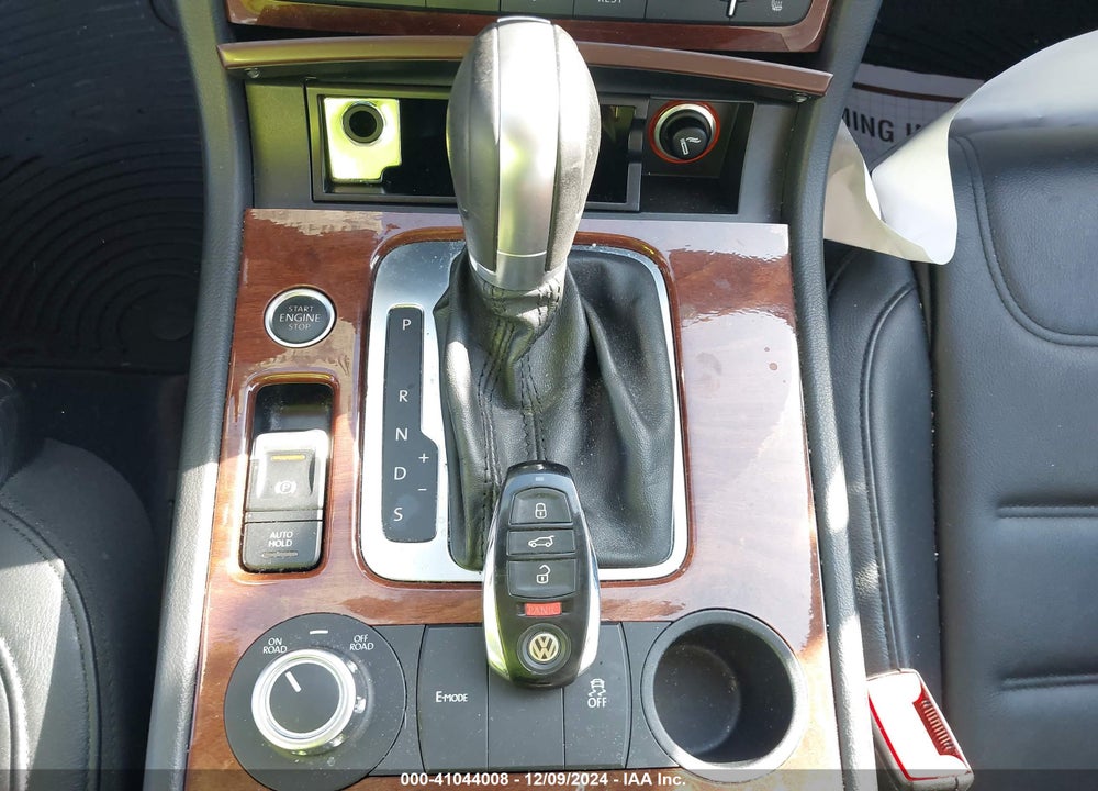 2011 VOLKSWAGEN TOUAREG HYBRID VIN: WVGFG9BP6BD005005
