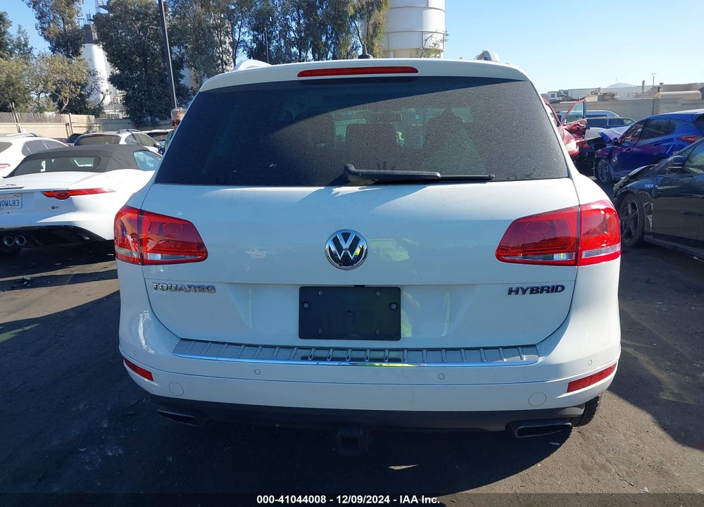 2011 VOLKSWAGEN TOUAREG HYBRID VIN: WVGFG9BP6BD005005