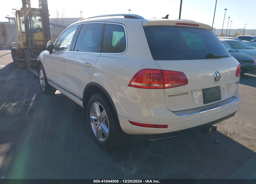 2011 VOLKSWAGEN TOUAREG HYBRID VIN: WVGFG9BP6BD005005