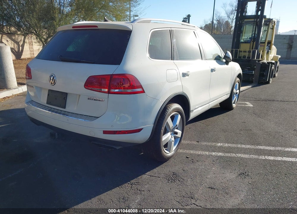 2011 VOLKSWAGEN TOUAREG HYBRID VIN: WVGFG9BP6BD005005