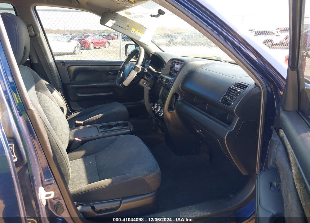 2005 HONDA CR-V LX VIN: JHLRD68595C008427