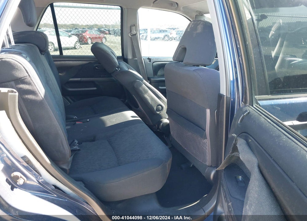2005 HONDA CR-V LX VIN: JHLRD68595C008427