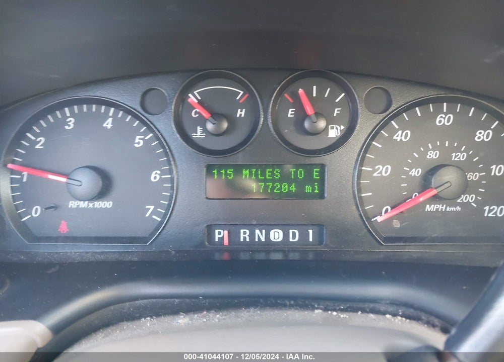 2005 FORD TAURUS SE VIN: 1FAFP53285A235477