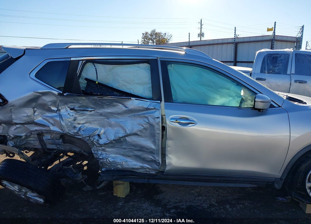2017 NISSAN ROGUE SV VIN: KNMAT2MT6HP597217