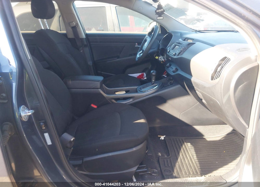 2011 KIA SPORTAGE LX VIN: KNDPBCA22B7100587