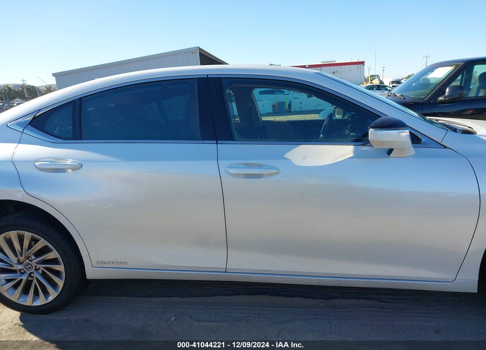 2022 LEXUS ES 300H ULTRA LUXURY VIN: 58AFA1C19NU020494