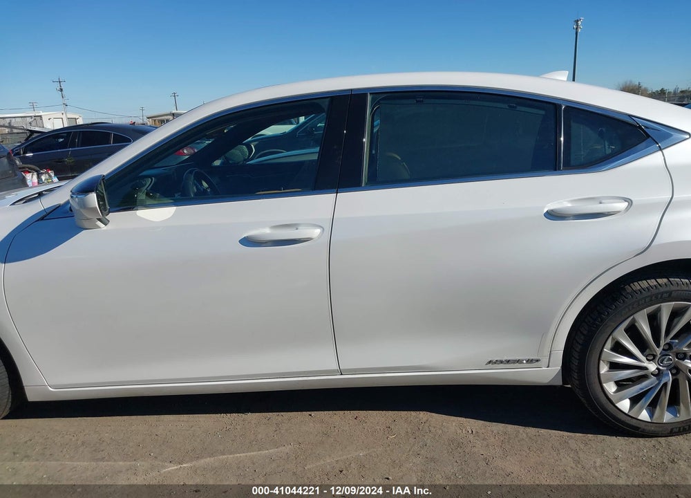 2022 LEXUS ES 300H ULTRA LUXURY VIN: 58AFA1C19NU020494