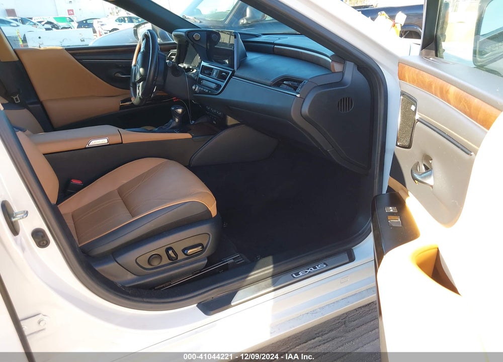 2022 LEXUS ES 300H ULTRA LUXURY VIN: 58AFA1C19NU020494
