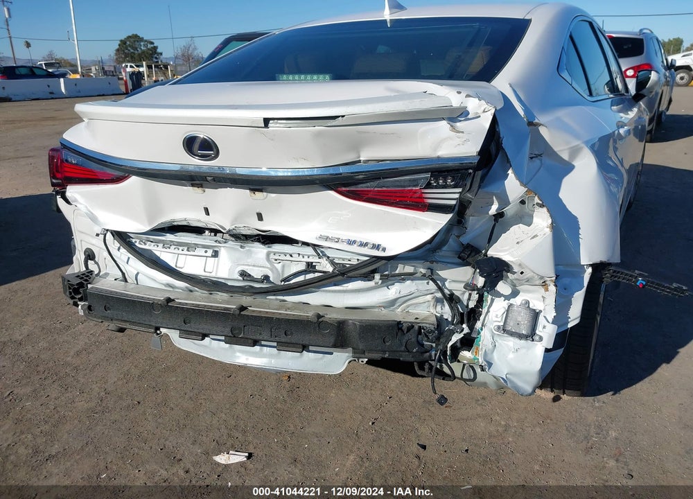 2022 LEXUS ES 300H ULTRA LUXURY VIN: 58AFA1C19NU020494