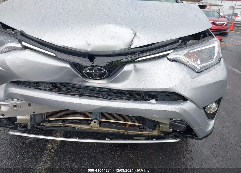2017 TOYOTA RAV4 XLE VIN: 2T3WFREV8HW324497