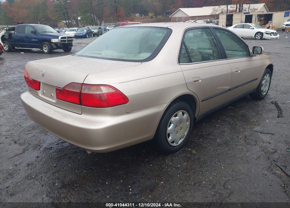 2000 HONDA ACCORD 2.3 LX VIN: 1HGCG5648YA027308