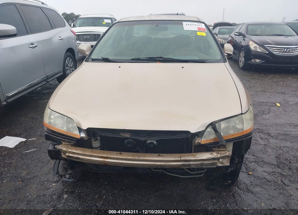 2000 HONDA ACCORD 2.3 LX VIN: 1HGCG5648YA027308