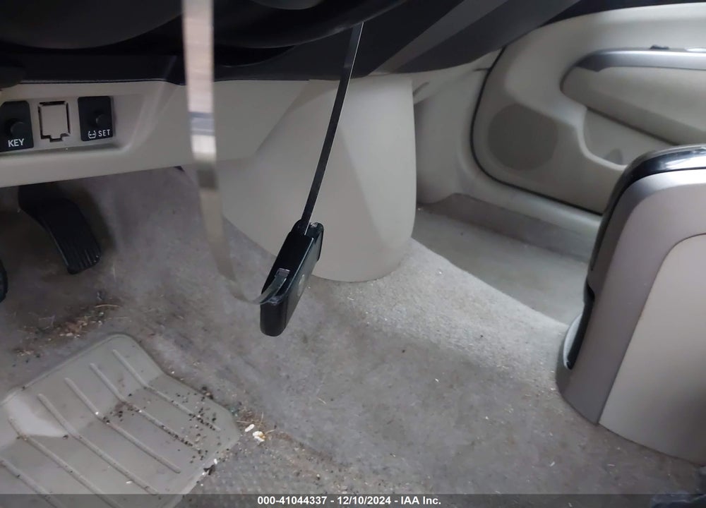 2008 TOYOTA PRIUS VIN: JTDKB20UX83360548