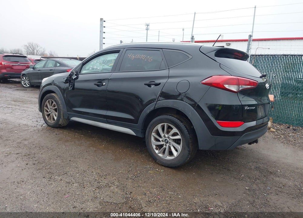 2017 HYUNDAI TUCSON SE VIN: KM8J3CA4XHU555066