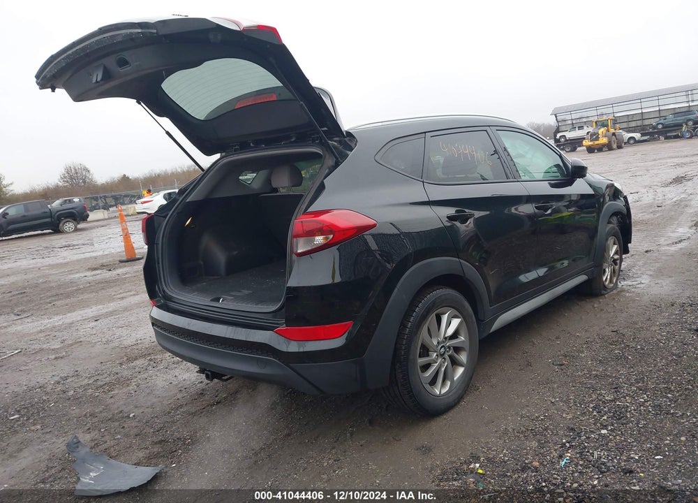2017 HYUNDAI TUCSON SE VIN: KM8J3CA4XHU555066