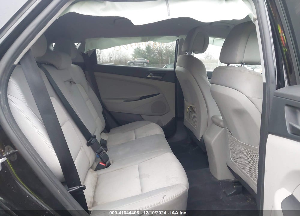 2017 HYUNDAI TUCSON SE VIN: KM8J3CA4XHU555066