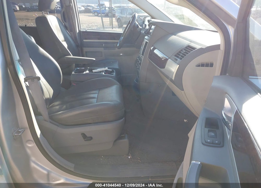 2010 CHRYSLER TOWN & COUNTRY TOURING VIN: 2A4RR5D17AR119369