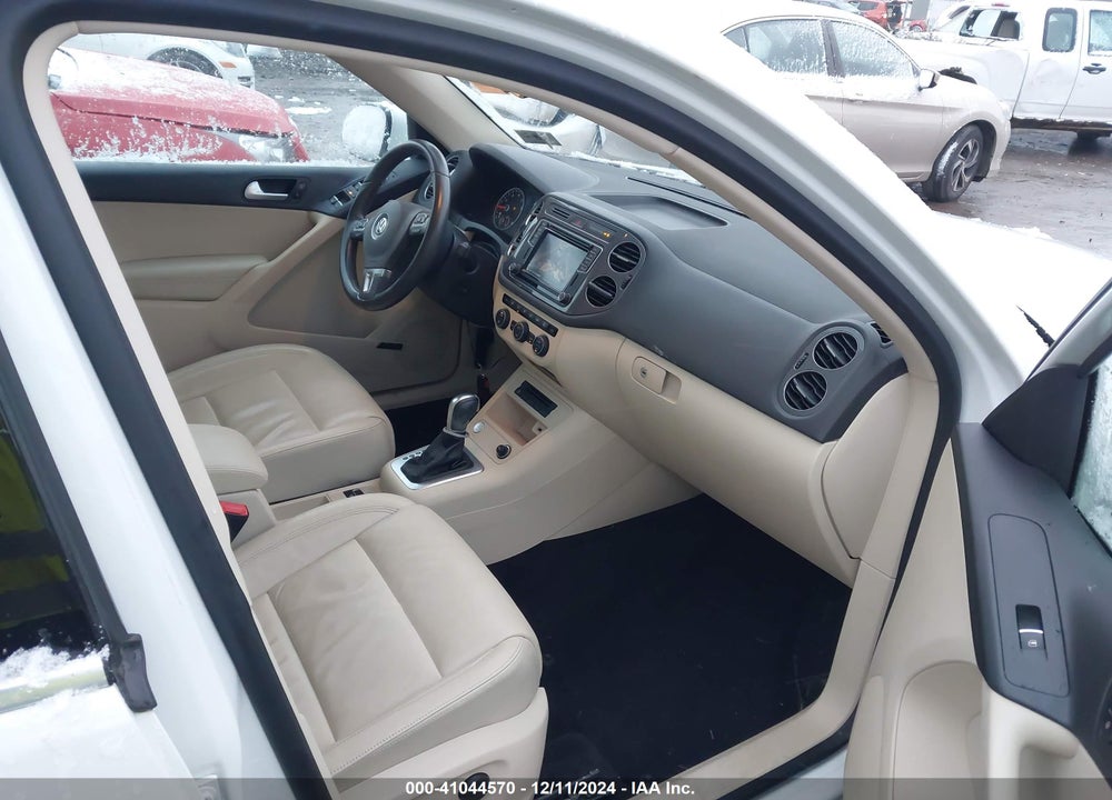 2017 VOLKSWAGEN TIGUAN 2.0T SEL VIN: WVGWV7AX2HW503422