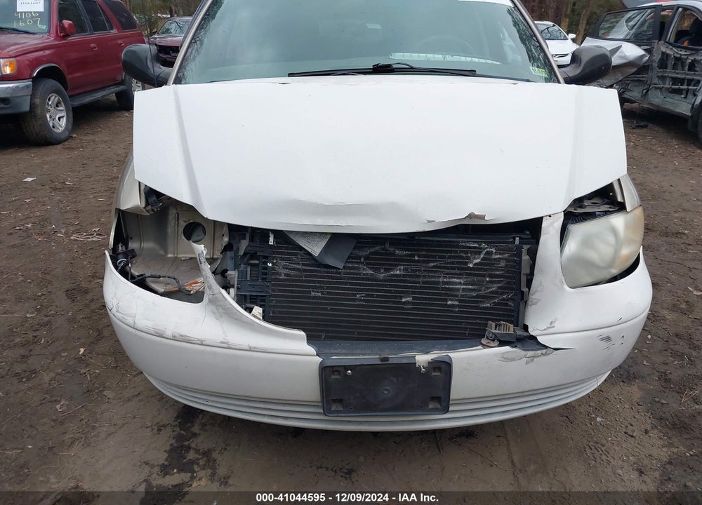 2003 CHRYSLER TOWN & COUNTRY LX VIN: 2C8GP44L33R362788