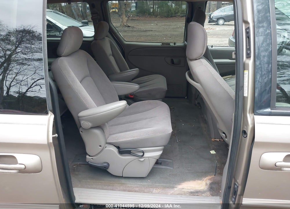 2003 CHRYSLER TOWN & COUNTRY LX VIN: 2C8GP44L33R362788
