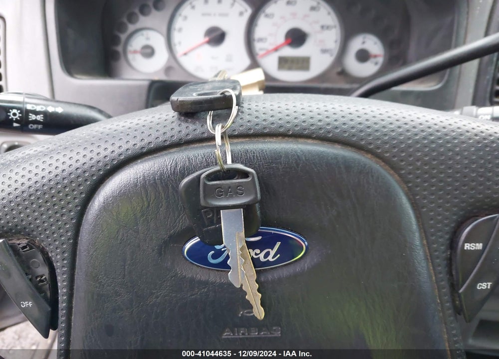2002 FORD ESCAPE XLS VIN: 1FMYU02142KD50392
