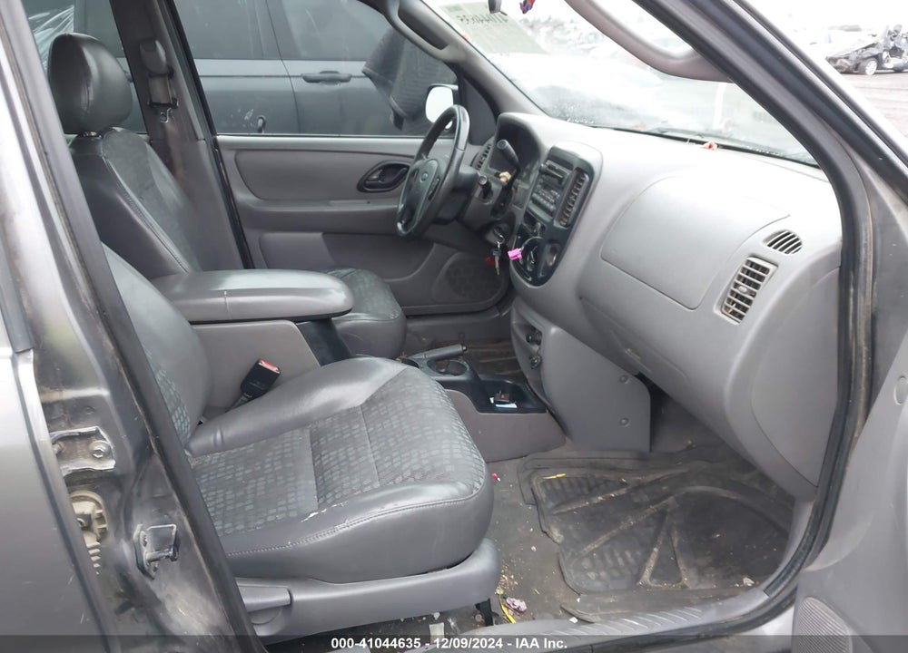 2002 FORD ESCAPE XLS VIN: 1FMYU02142KD50392