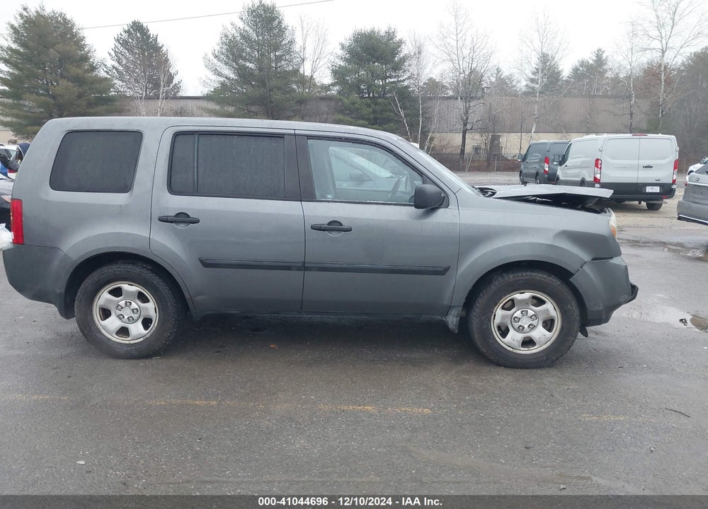 2011 HONDA PILOT LX VIN: 5FNYF4H21BB039151