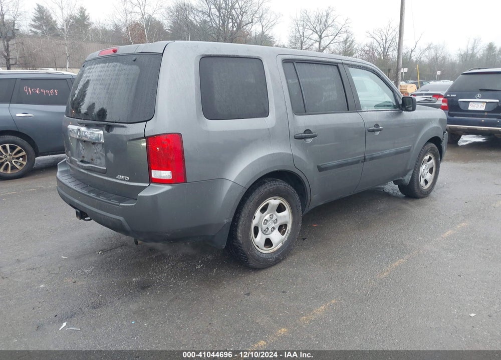 2011 HONDA PILOT LX VIN: 5FNYF4H21BB039151