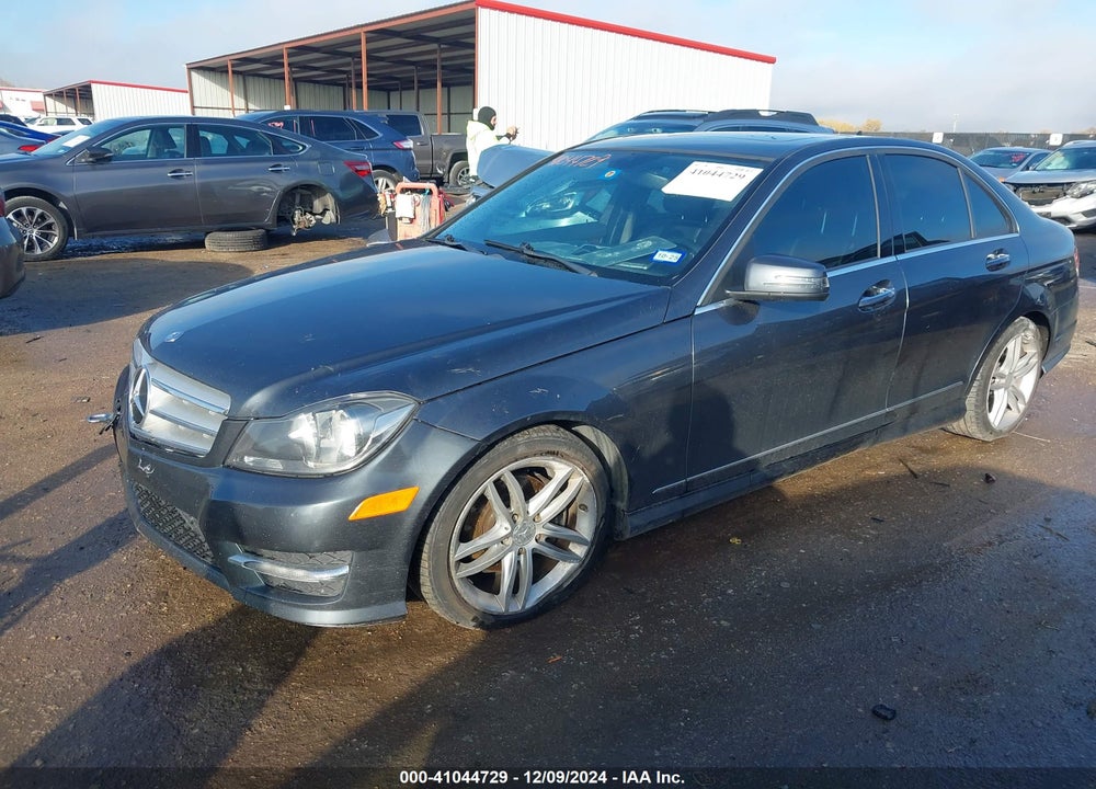 2013 MERCEDES-BENZ C 250 LUXURY/SPORT VIN: WDDGF4HB7DG002437