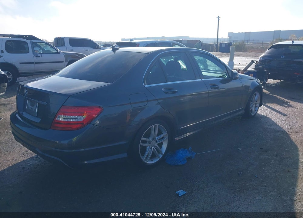2013 MERCEDES-BENZ C 250 LUXURY/SPORT VIN: WDDGF4HB7DG002437