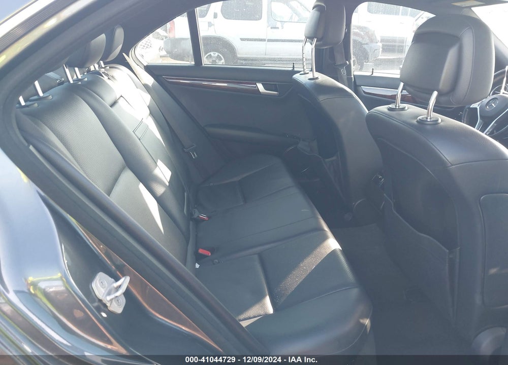 2013 MERCEDES-BENZ C 250 LUXURY/SPORT VIN: WDDGF4HB7DG002437