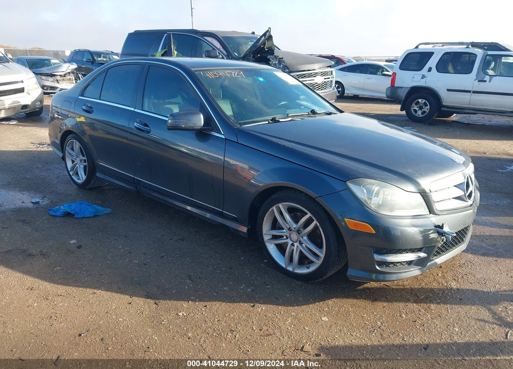 2013 MERCEDES-BENZ C 250 LUXURY/SPORT VIN: WDDGF4HB7DG002437