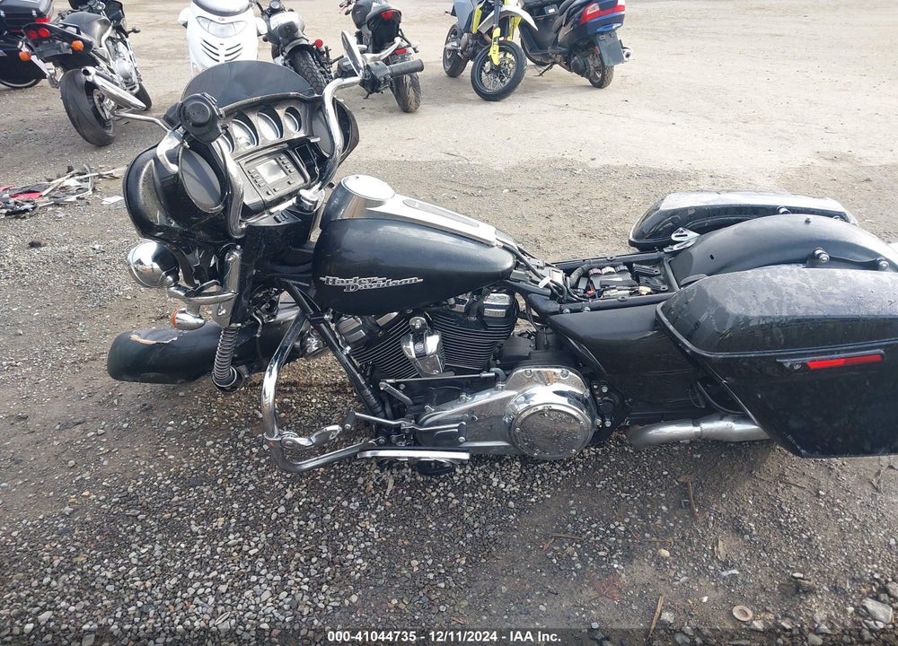 2018 HARLEY-DAVIDSON FLHX STREET GLIDE VIN: 1HD1KBC12JB665839