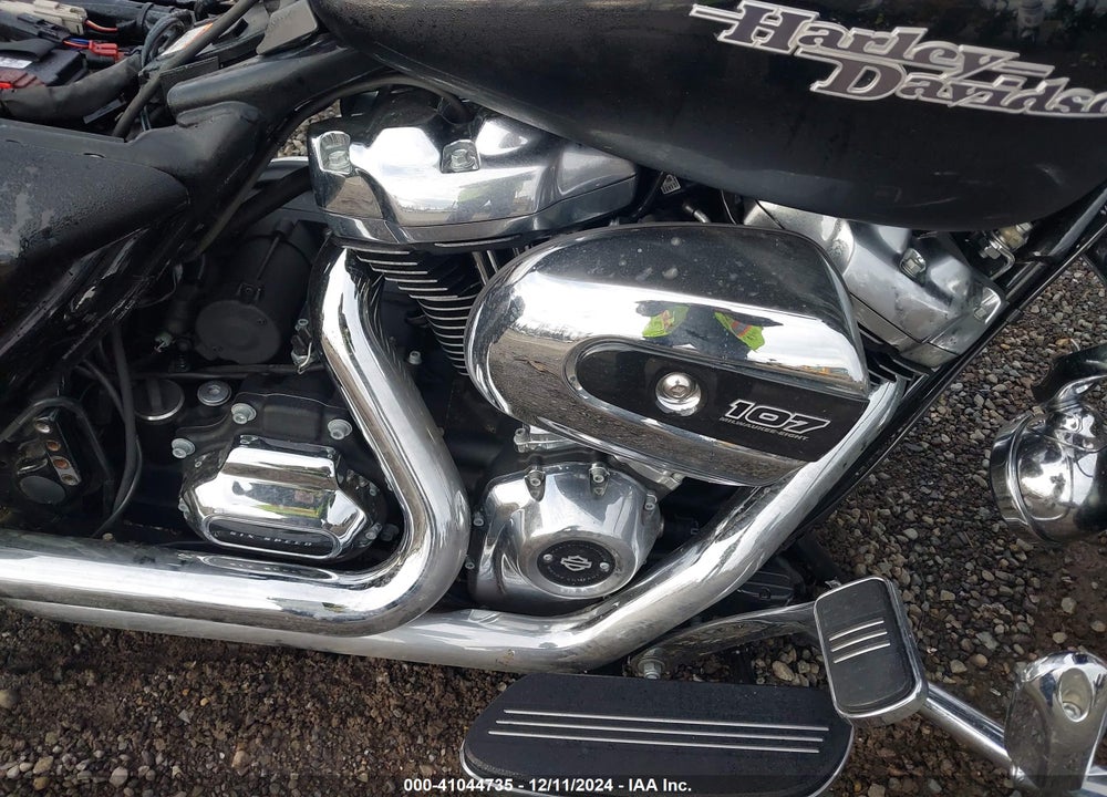 2018 HARLEY-DAVIDSON FLHX STREET GLIDE VIN: 1HD1KBC12JB665839