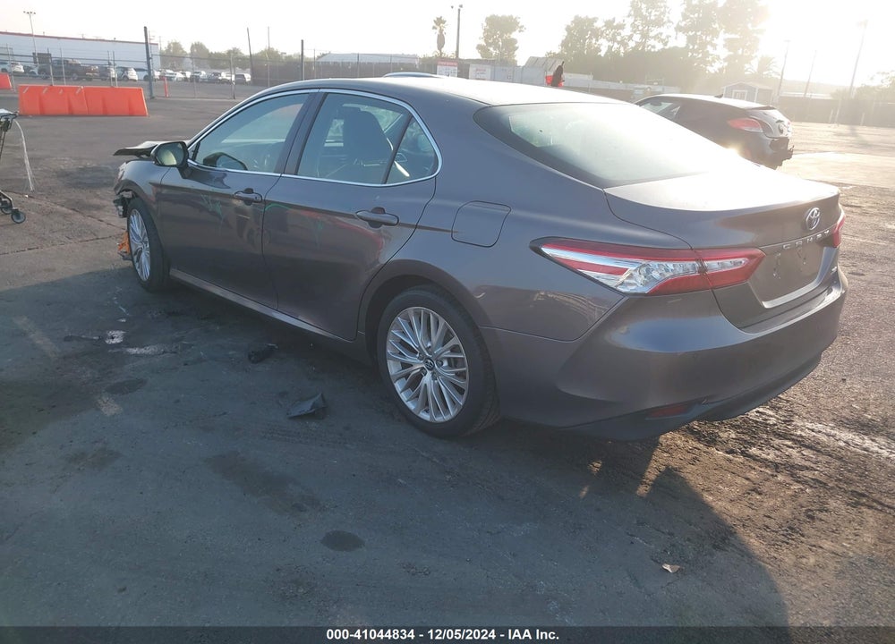 2018 TOYOTA CAMRY VIN: 4T1B11HK7JU019054