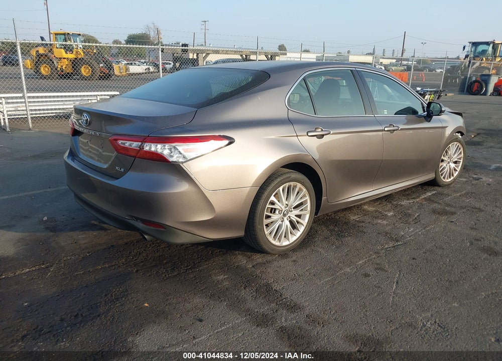 2018 TOYOTA CAMRY VIN: 4T1B11HK7JU019054