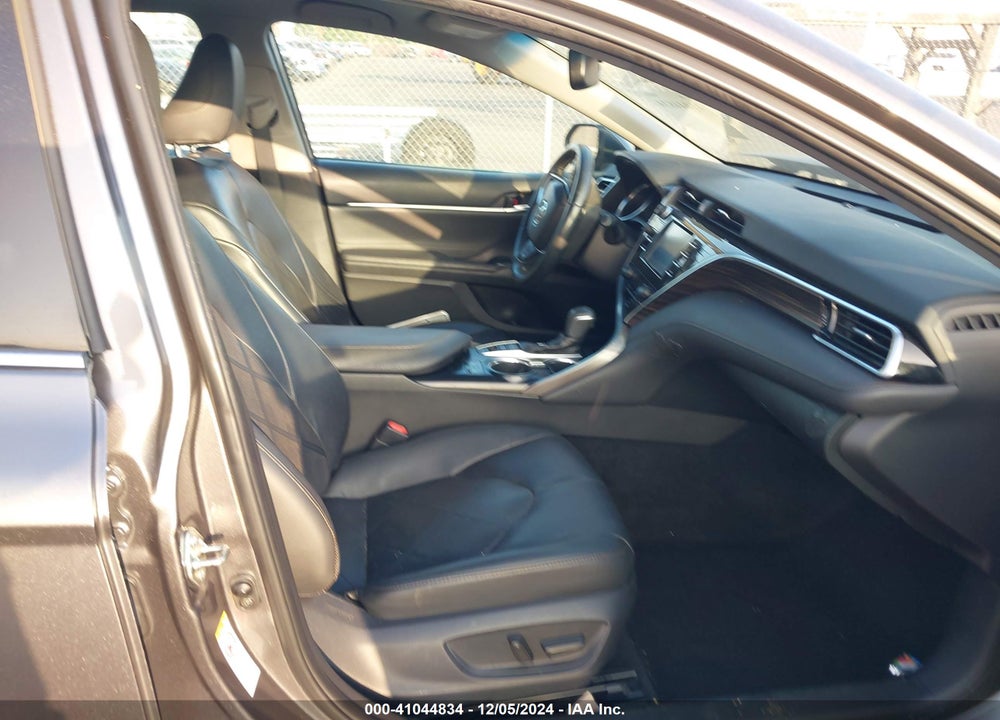 2018 TOYOTA CAMRY VIN: 4T1B11HK7JU019054