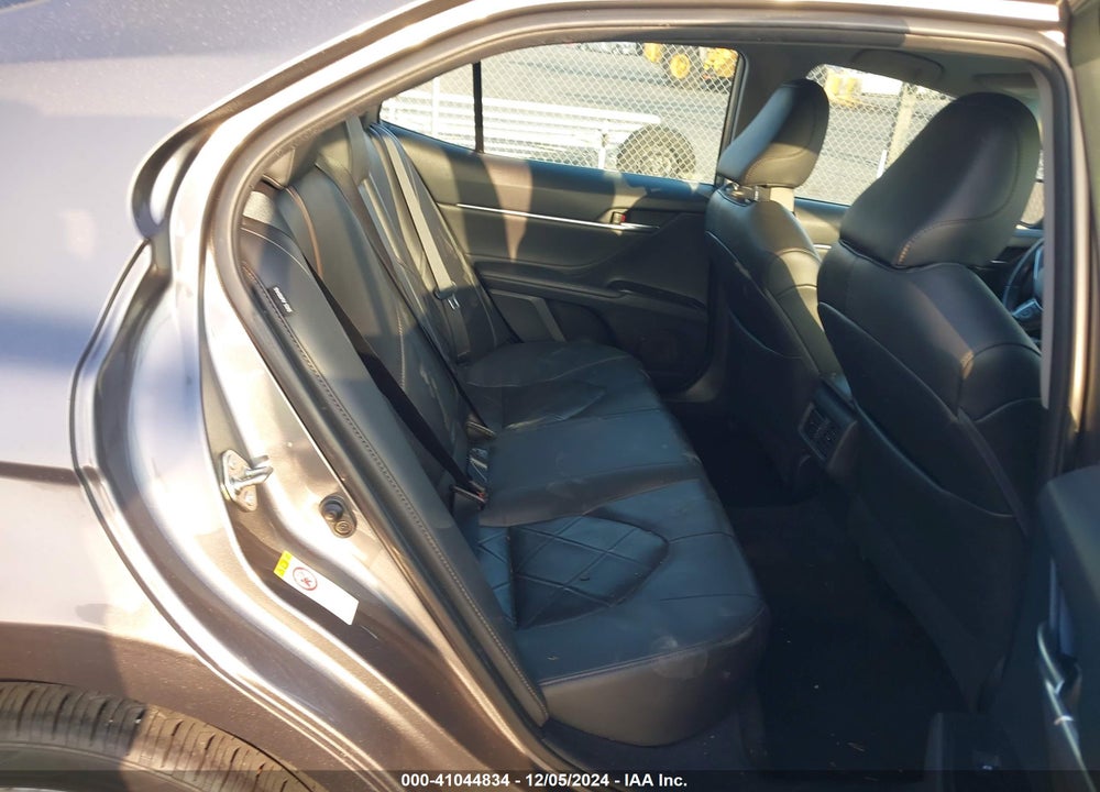 2018 TOYOTA CAMRY VIN: 4T1B11HK7JU019054