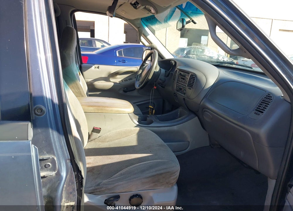 2000 FORD EXPEDITION XLT VIN: 1FMRU1566YLA69912