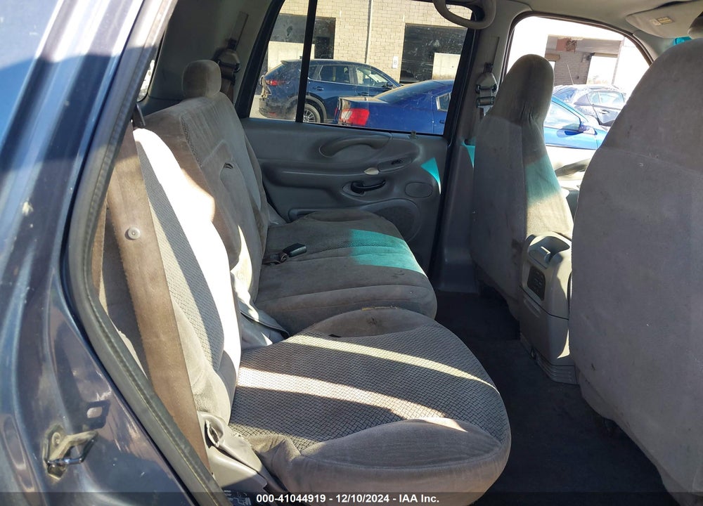 2000 FORD EXPEDITION XLT VIN: 1FMRU1566YLA69912