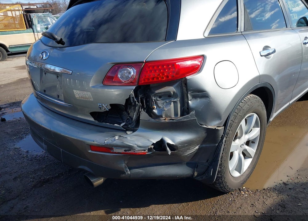 2005 INFINITI FX35 VIN: JNRAS08W15X221452
