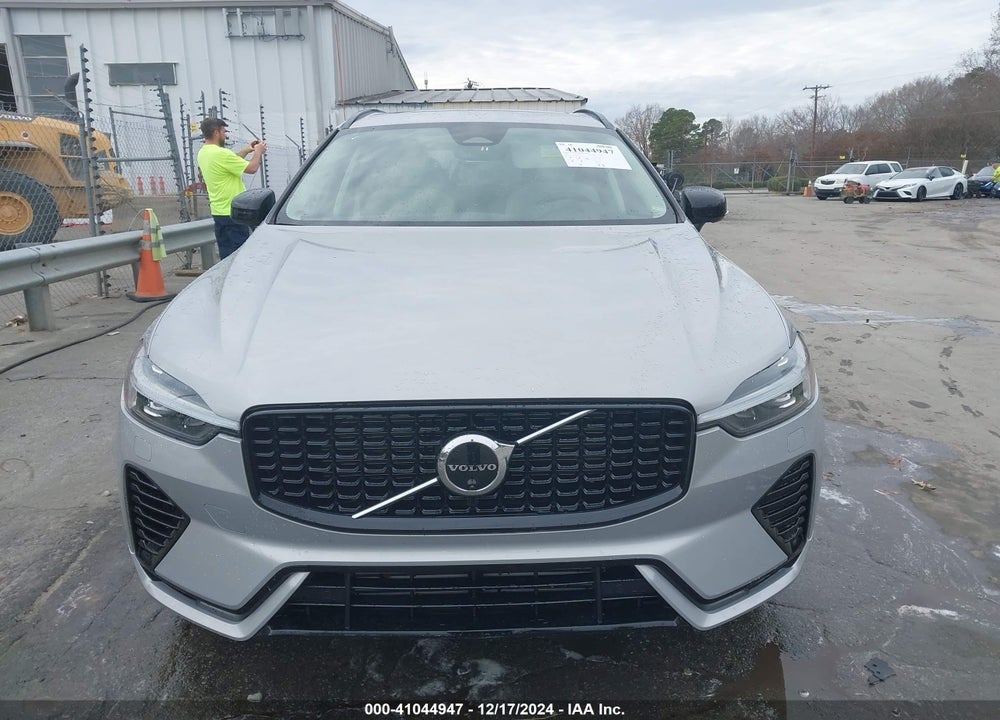 2024 VOLVO XC60 RECHARGE PLUG-IN HYBRID T8 PLUS DARK THEME VIN: YV4H60DL3R1849047
