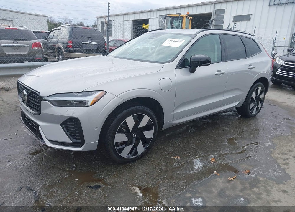 2024 VOLVO XC60 RECHARGE PLUG-IN HYBRID T8 PLUS DARK THEME VIN: YV4H60DL3R1849047