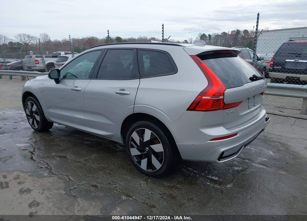 2024 VOLVO XC60 RECHARGE PLUG-IN HYBRID T8 PLUS DARK THEME VIN: YV4H60DL3R1849047