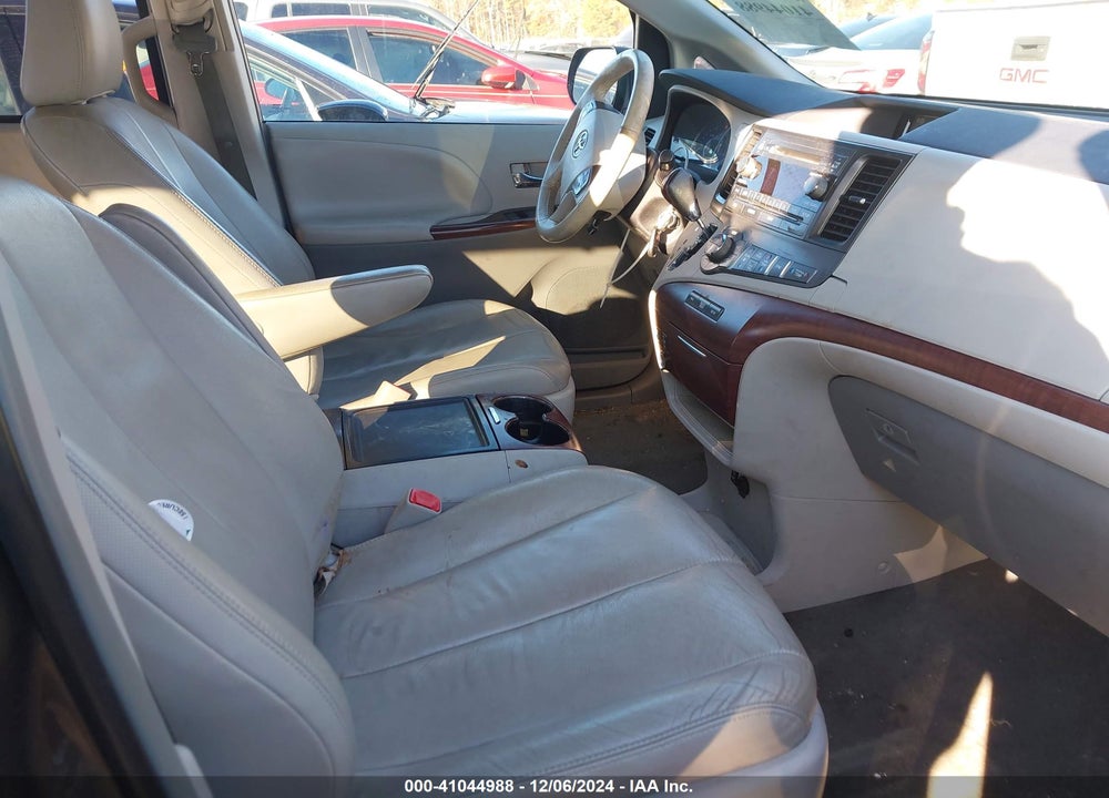 2013 TOYOTA SIENNA XLE 7 PASSENGER VIN: 5TDDK3DC1DS058882