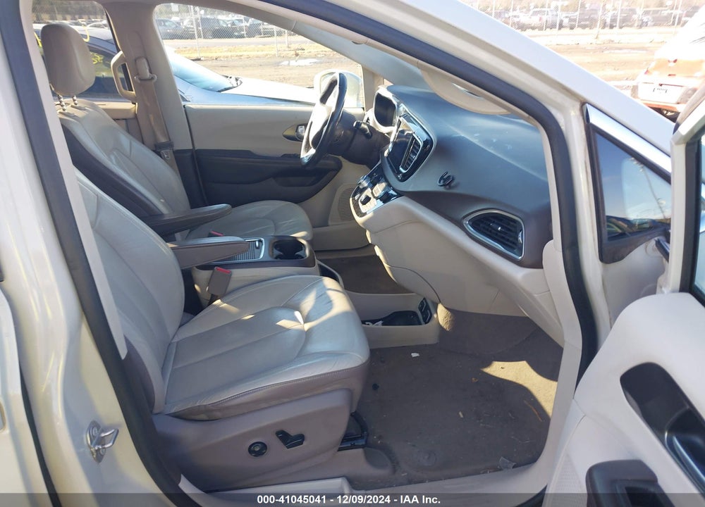 2017 CHRYSLER PACIFICA TOURING L PLUS VIN: 2C4RC1EG0HR584587