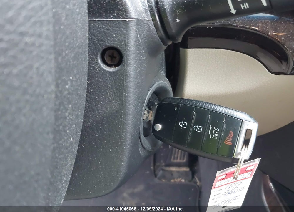 2015 KIA SORENTO LX V6 VIN: 5XYKT4A70FG551504