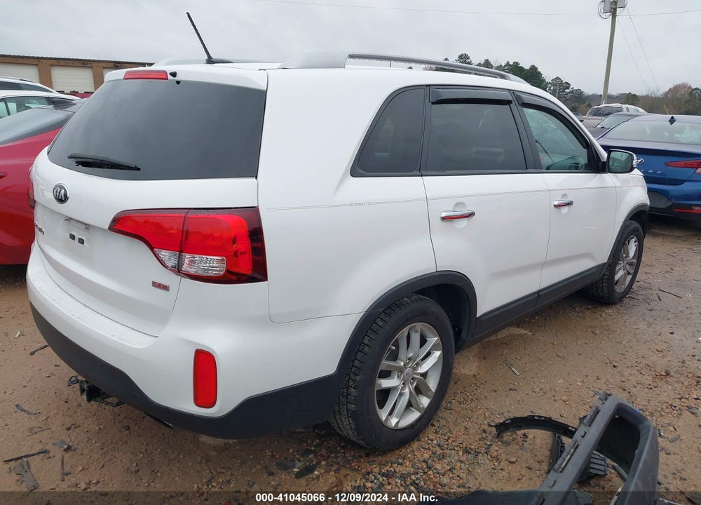2015 KIA SORENTO LX V6 VIN: 5XYKT4A70FG551504