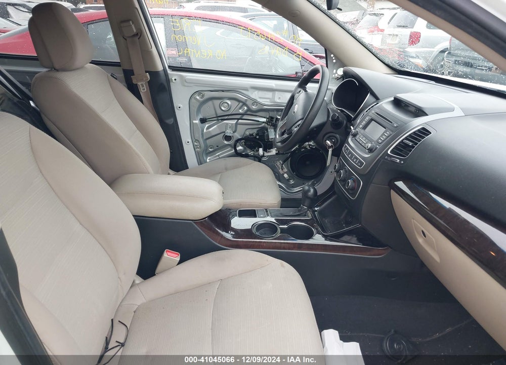 2015 KIA SORENTO LX V6 VIN: 5XYKT4A70FG551504